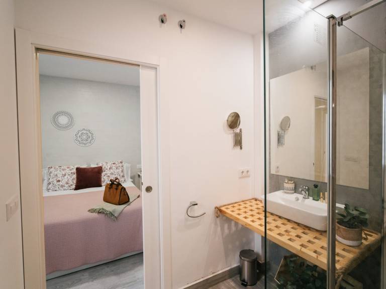 Bright, modern apartment in central Jerez, 1 bedroom, sleeps 4, pets allowed — photo 4