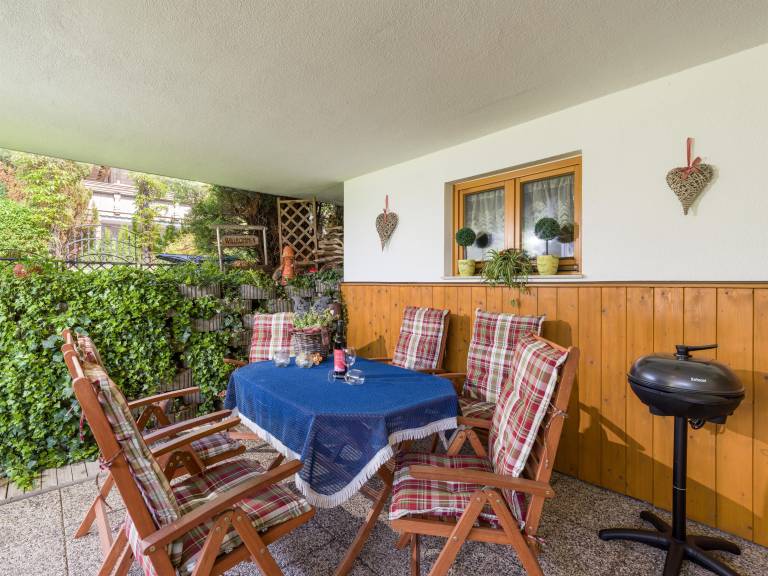 Rental apartment with patio, garden & BBQ | Lake view — photo 3