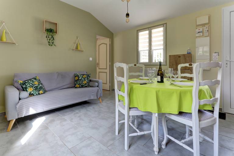 Child-friendly pleasant vacation home with grill, patio & yard | Pets are welcome — photo 3