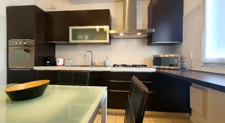 Fully equipped apartment with patio & hot tub | Pet-friendly — photo 3