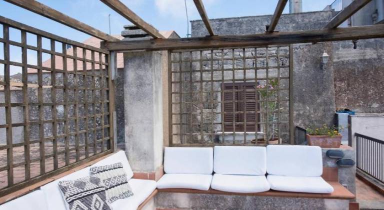 Rental apartment with patio — photo 4