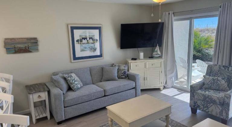 Charming vacation home with pool | Beach nearby | Dogs allowed in Fort Walton Beach, FL