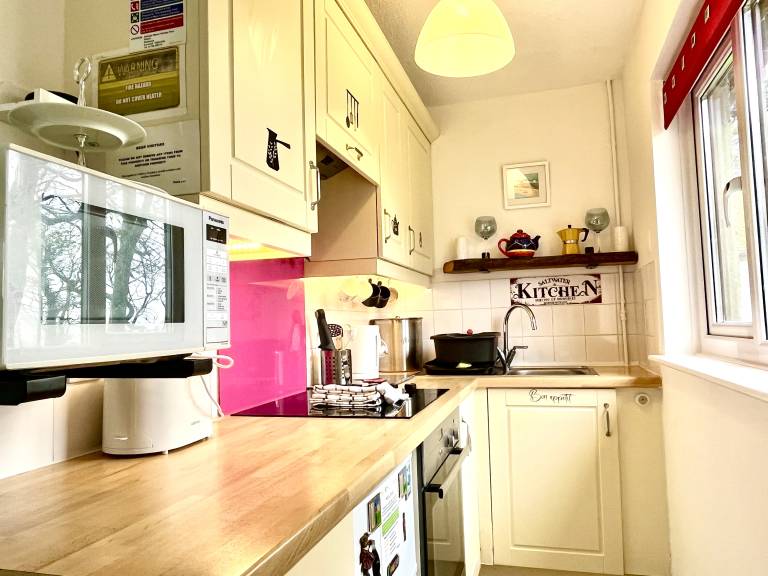 SaltWater Cornish Seaside Holidays. 2 bedrooms, sleeps 4 people. Located between Penzance & St Ives — photo 2