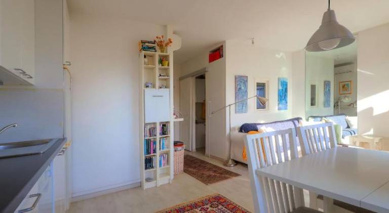Apartment with pool — photo 3