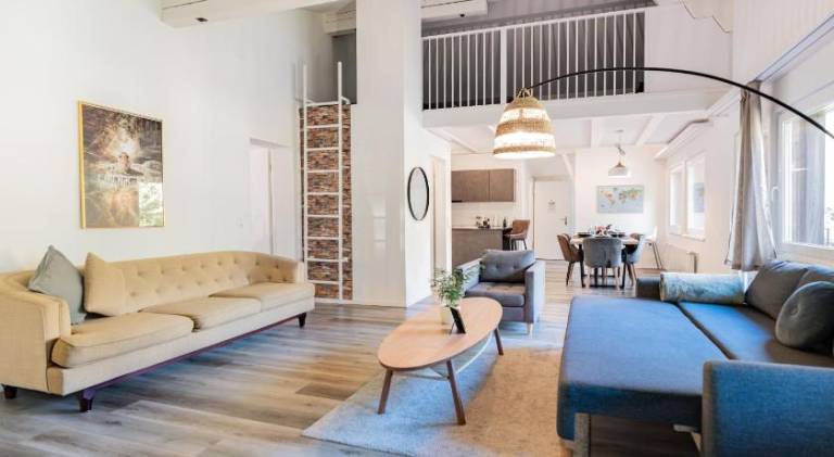 Unique Penthouse with Gallery and Mountain View — photo 4