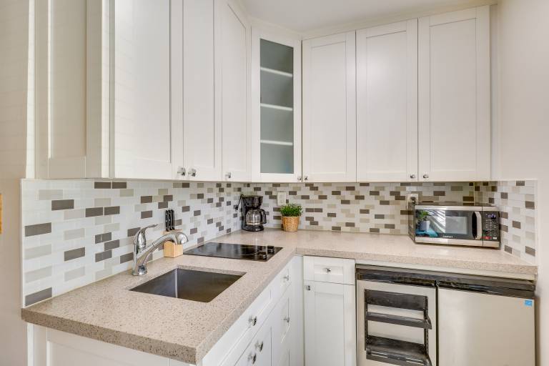 Steps to Pompano Beach: Couple's Retreat w/ Patio! — photo 2