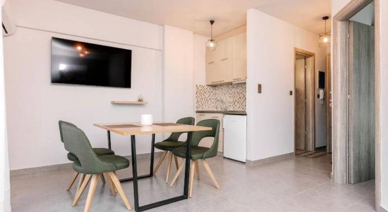 Nice serviced apartment with terrace | Pets are welcome in Kavala