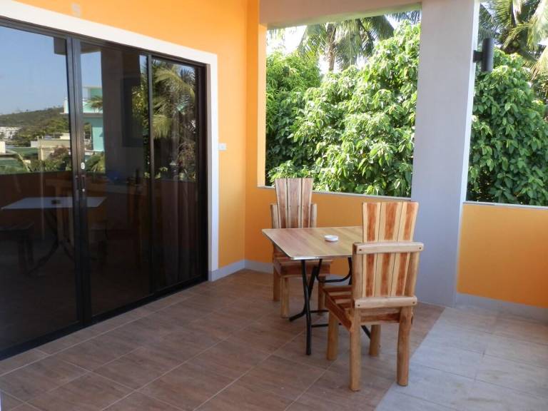 Rental apartment with yard — photo 3