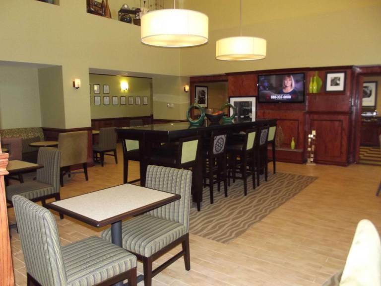 Hampton Inn & Suites Gainesville — photo 5