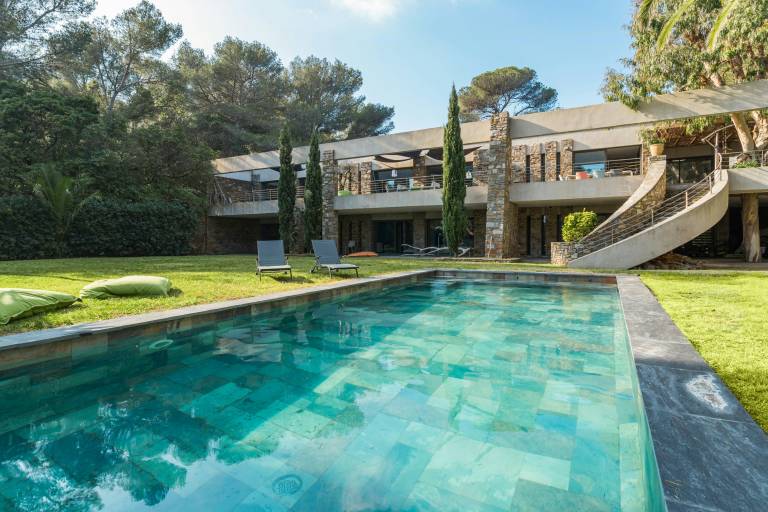 Contemporary villa with pool in Bormes-les-Mimosas — photo 2