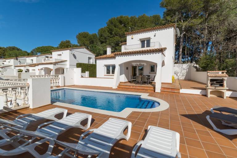 Villa with terrace, garden & barbeque — photo 2