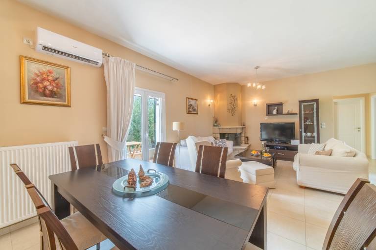 Child-friendly spacious house with fast internet, terrace & garden | Mountain view | Pets allowed — photo 5