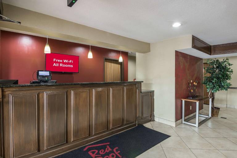 Red Roof Inn & Suites Little Rock — photo 4