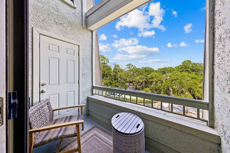 Condo with pool — photo 4