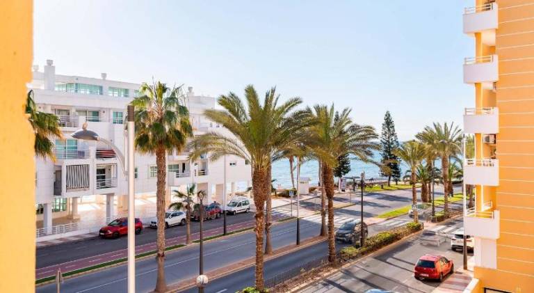 Rental apartment with pool in Roquetas de Mar