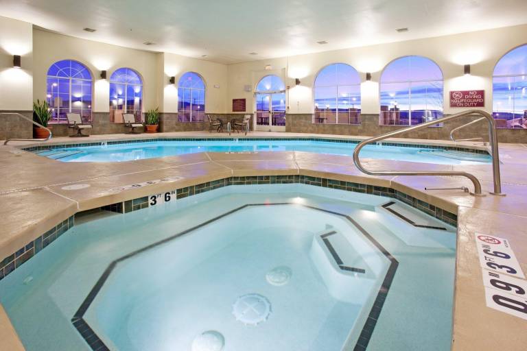 Holiday Inn Express Hotel & Suites Farmington By IHG — photo 2