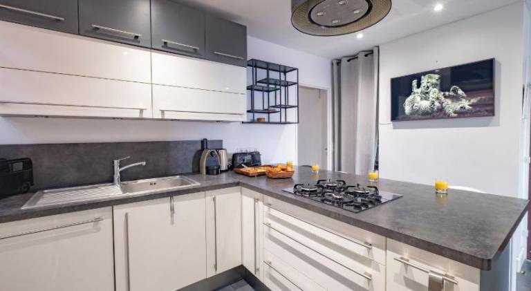 Fully equipped rental apartment with terrace & grill | Suitable for remote work | Pet-friendly — photo 4