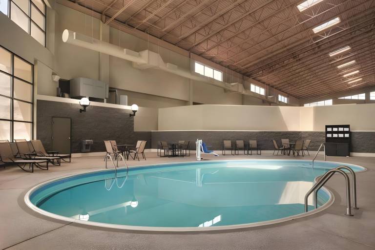 URBANA HOTEL & CONFERENCE CENTER — photo 4