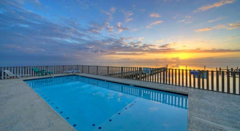 House with pool in Corpus Christi, TX