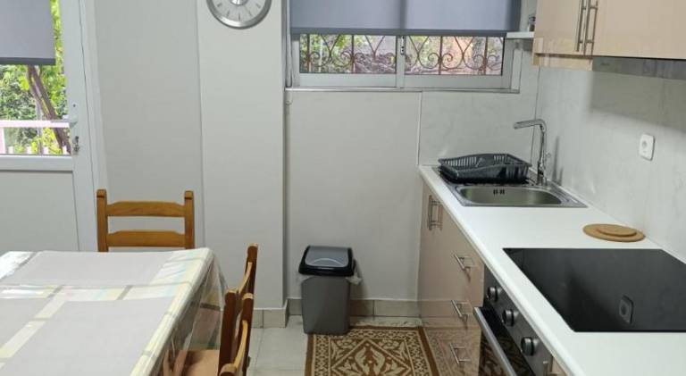 Rental apartment with yard & patio — photo 4