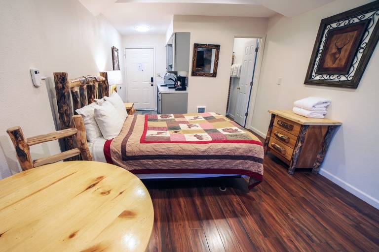Family-oriented condo with patio & private pool | Pets allowed — photo 2