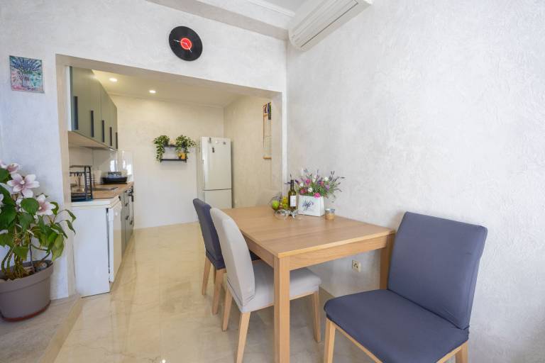 Fully equipped rental apartment with patio | Sea view | Next to the beach | Pet-friendly — photo 3