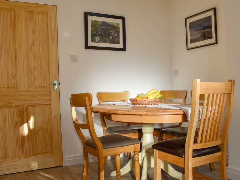 Family-oriented cottage with yard | Dogs allowed — photo 4