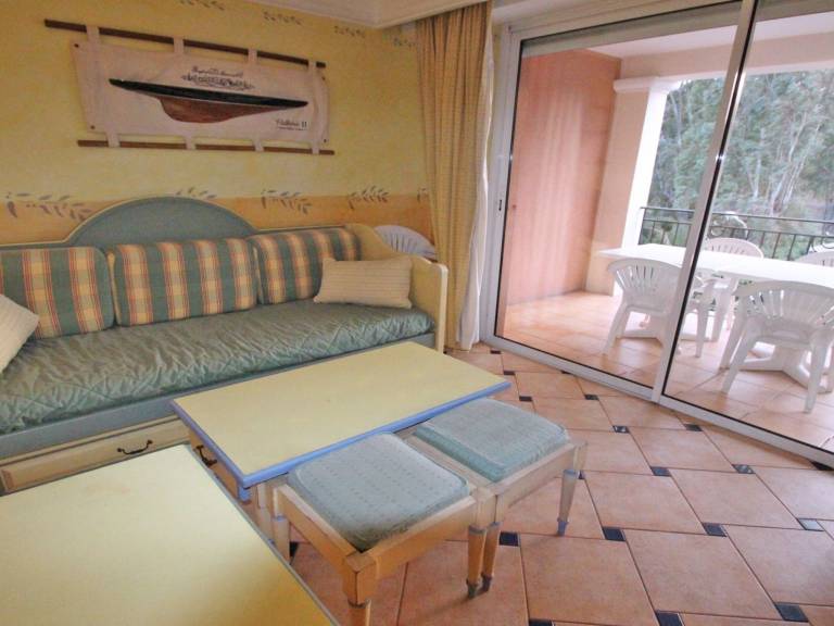 Holiday apartment with pool, garden & terrace — photo 4
