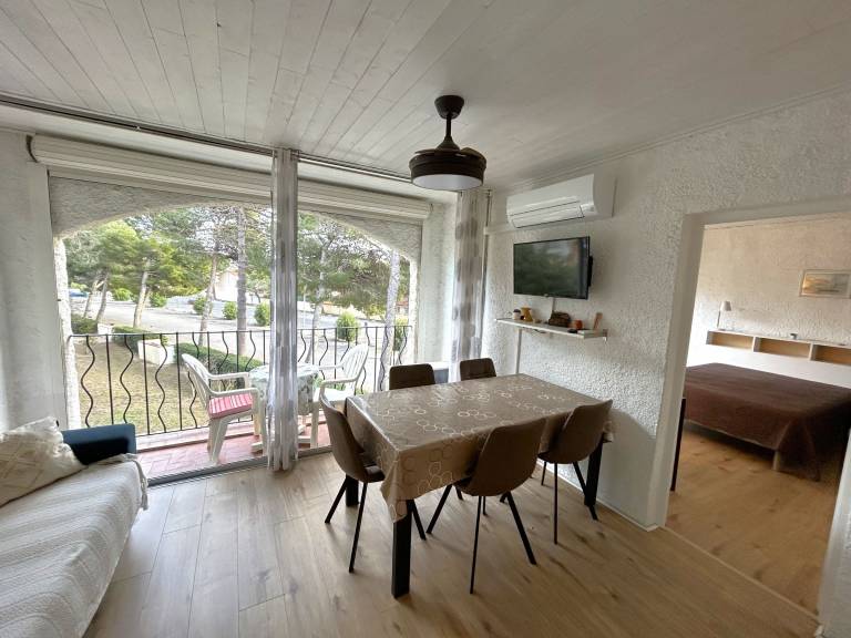 Apartment with pool — photo 4