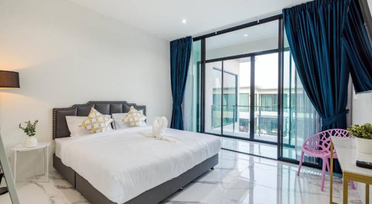 Villa with pool & jacuzzi | Pets are welcome — photo 2