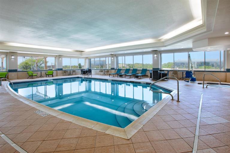 Hampton Inn & Suites Cleveland-Beachwood — photo 3