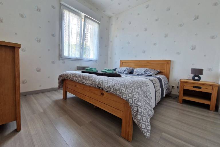 Fully equipped charming vacation home with yard | Pets allowed — photo 5