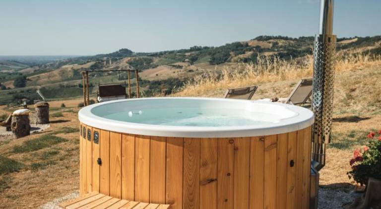 House with hot tub & pool — photo 3