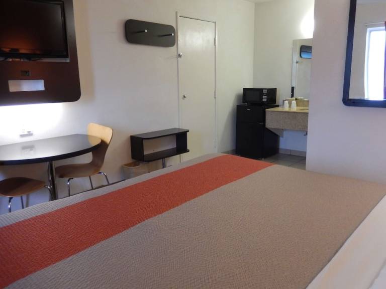 Motel  Clute