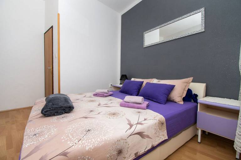 Fully equipped charming apartment with barbeque & patio | Close to the beach | Pet-friendly — photo 5