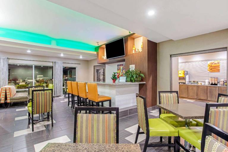 La Quinta Inn & Suites by Wyndham Paducah — photo 3
