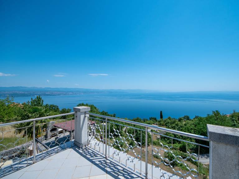 Holiday apartment with garden, pool & barbecue | Sea view — photo 2