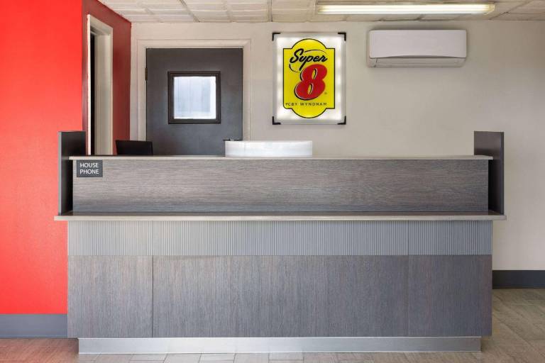Super 8 by Wyndham Hazleton — photo 4