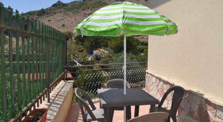 Holiday apartment with garden, patio & barbeque — photo 5