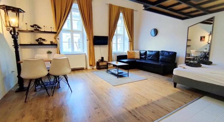 Holiday apartment with yard | Close to St. Stephen's Basilica | Suitable for remote work | Pet-friendly — photo 2