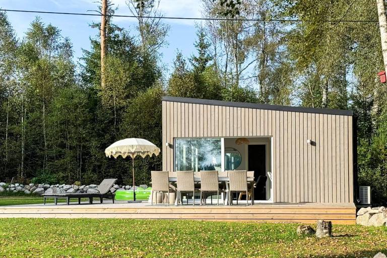 Charming vacation home with patio & yard | Pets are welcome — photo 5