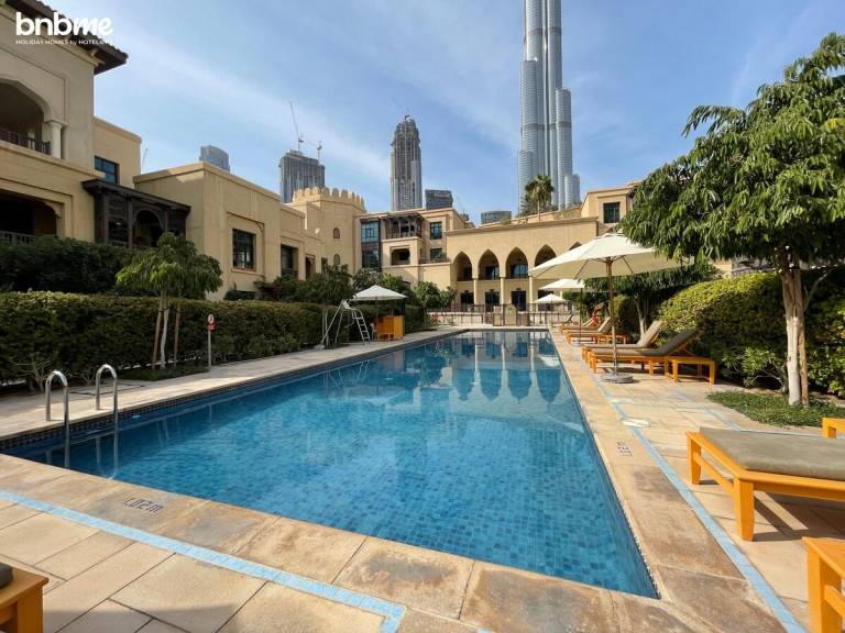 Holiday apartment with yard & pool | Close to Burj Khalifa — photo 5