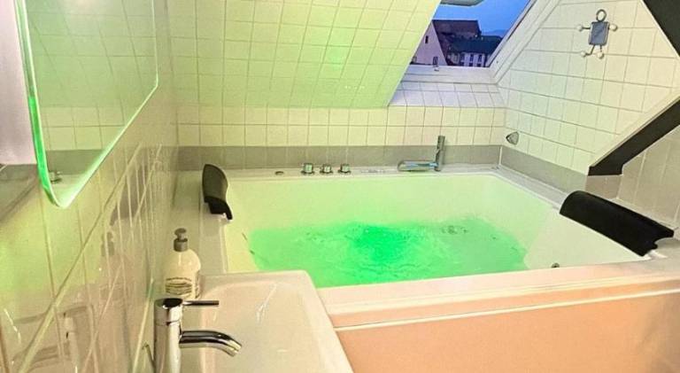 Lovely rental apartment with hot tub | Pets allowed — photo 4