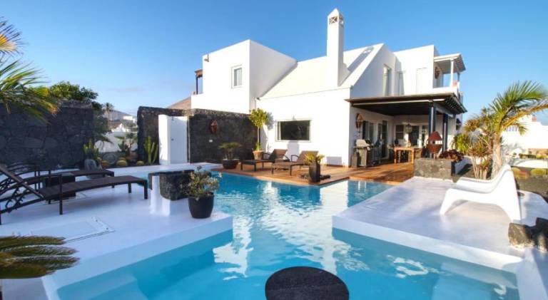 Spacious villa with pool & hot tub | Dogs allowed in Tías