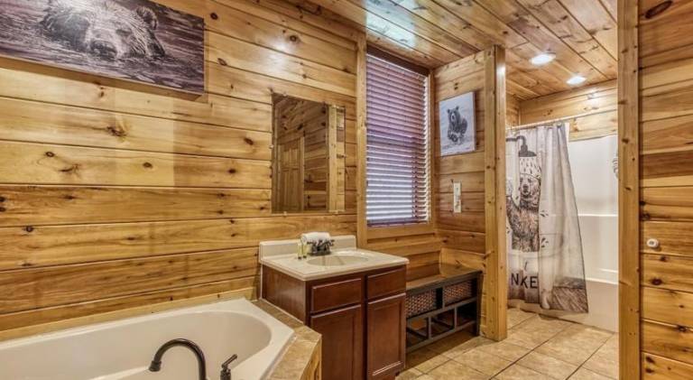 House with hot tub | Pets are welcome — photo 2