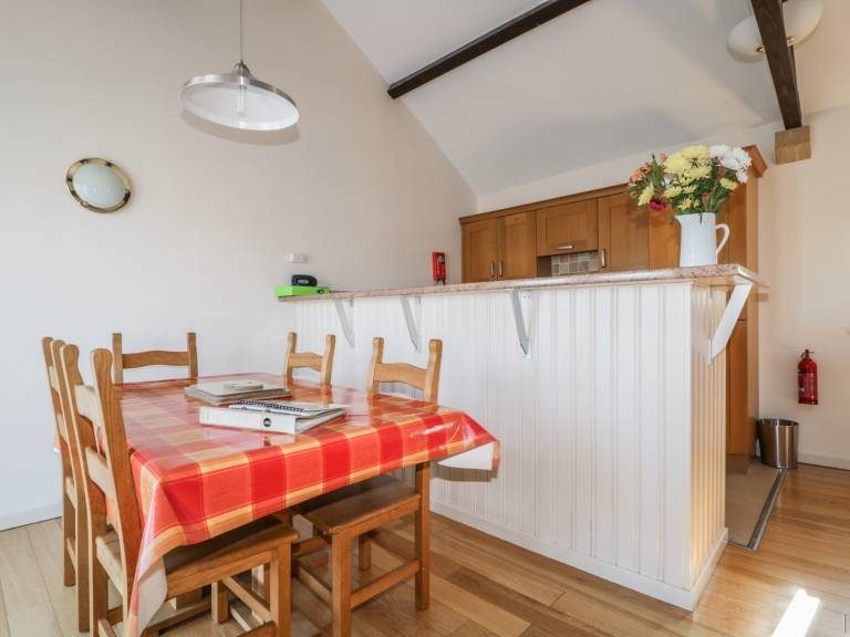 Cottage with yard & terrace — photo 4
