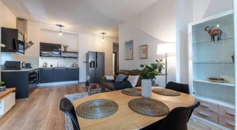 Peaceful Terrace Loft with AC Near Vysehrad by EasyBNB Premium — photo 3