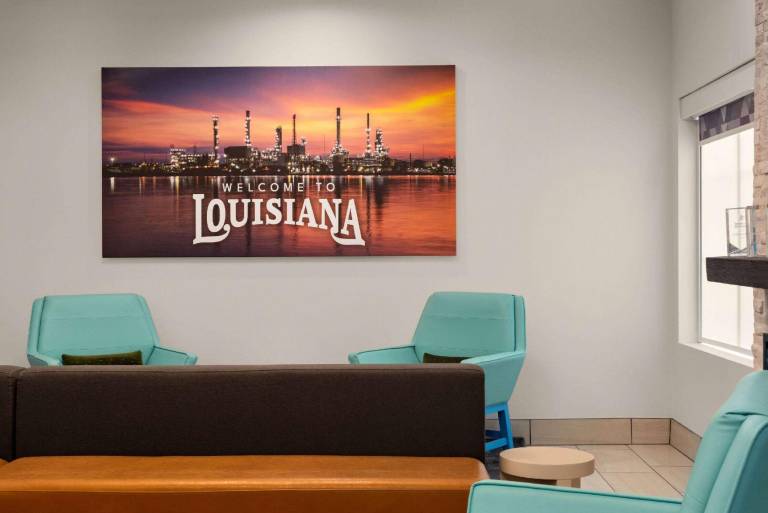 La Quinta Inn & Suites by Wyndham Gonzales LA — photo 3