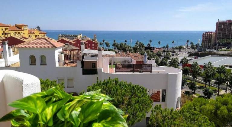 Rental apartment with garden, terrace & pool in Torremolinos