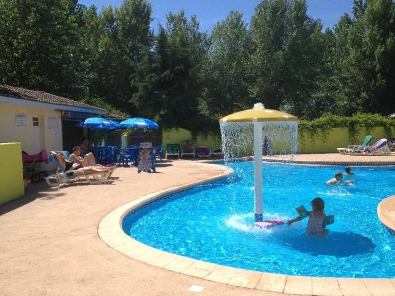 Vacation home with grill & pool | Pet-friendly — photo 3